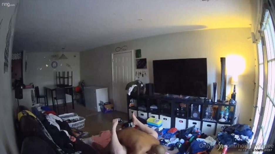 housewifedee – 2023-03-10 fan stops by and interrupts me while im folding the kids laundry. 2.He thinks 2